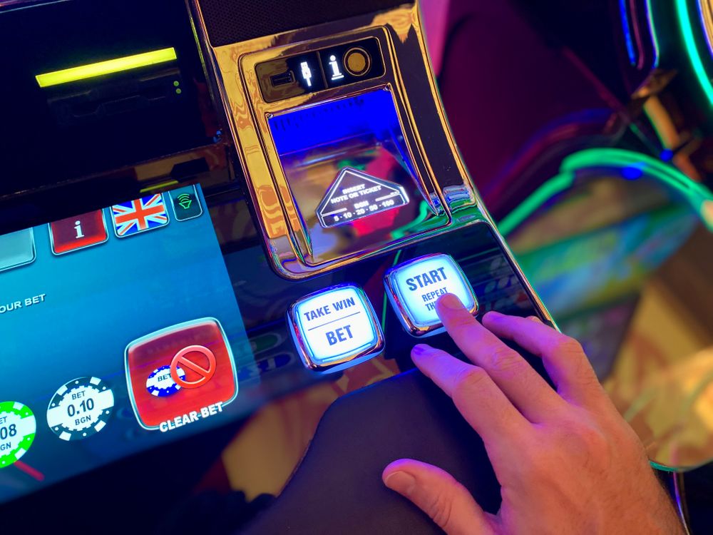 Tampilan permainan slot berwarna-warni sebagai ilustrasi pengalaman bermain di ponsel